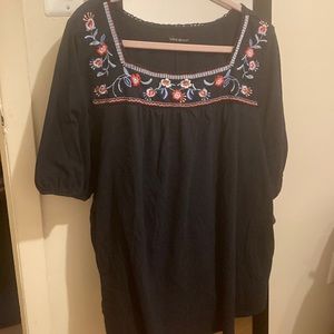 Lane Bryant Navy 26/28 cotton short sleeve with embroidered floral neckline